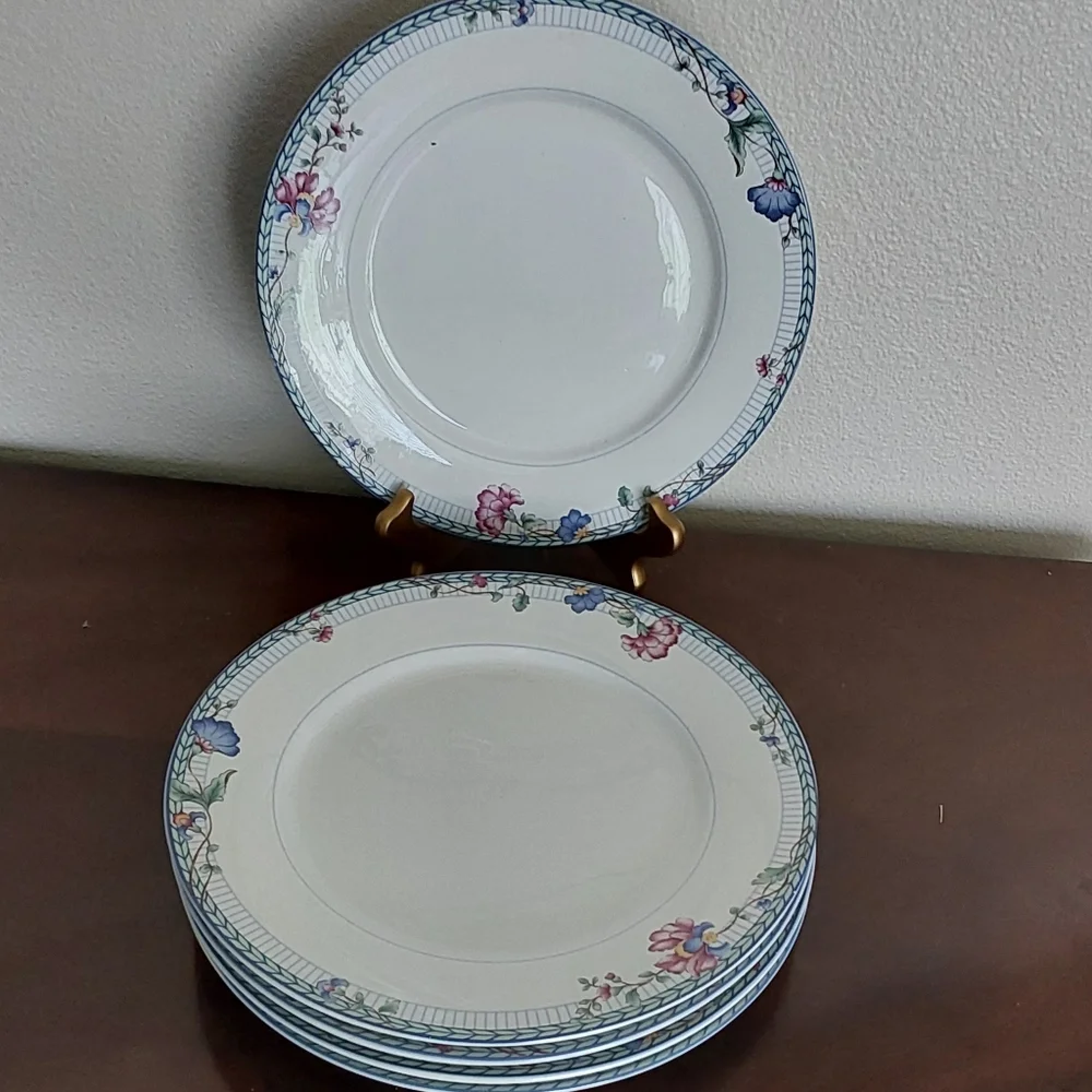 Oneida Floral Dinner Plates with Blue Lattice and Pink‎ Accents 5 Plates